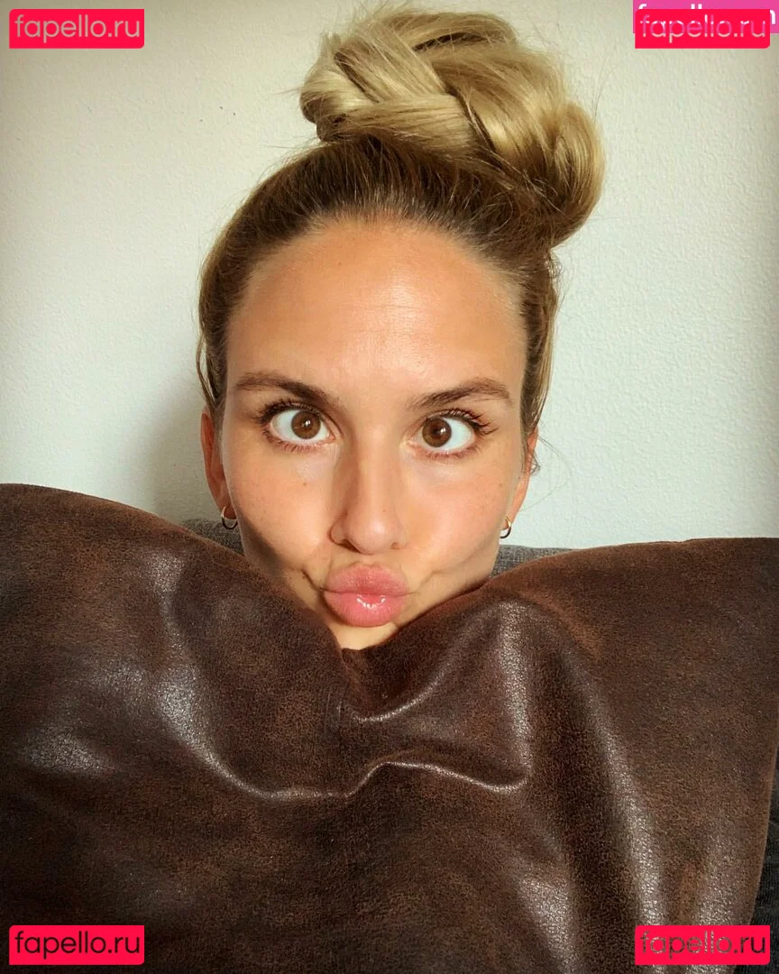 Natasha Thomsen Onlyfans Photo Gallery 