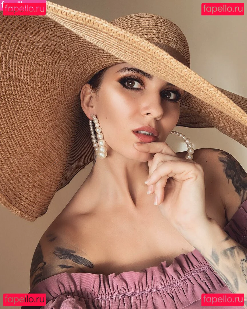 Natasha Thomsen Onlyfans Photo Gallery 