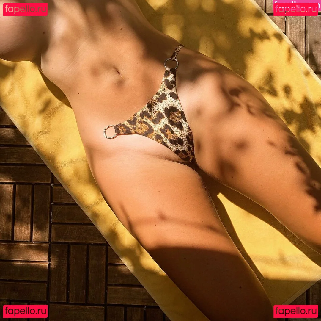 Natasha Thomsen Onlyfans Photo Gallery 