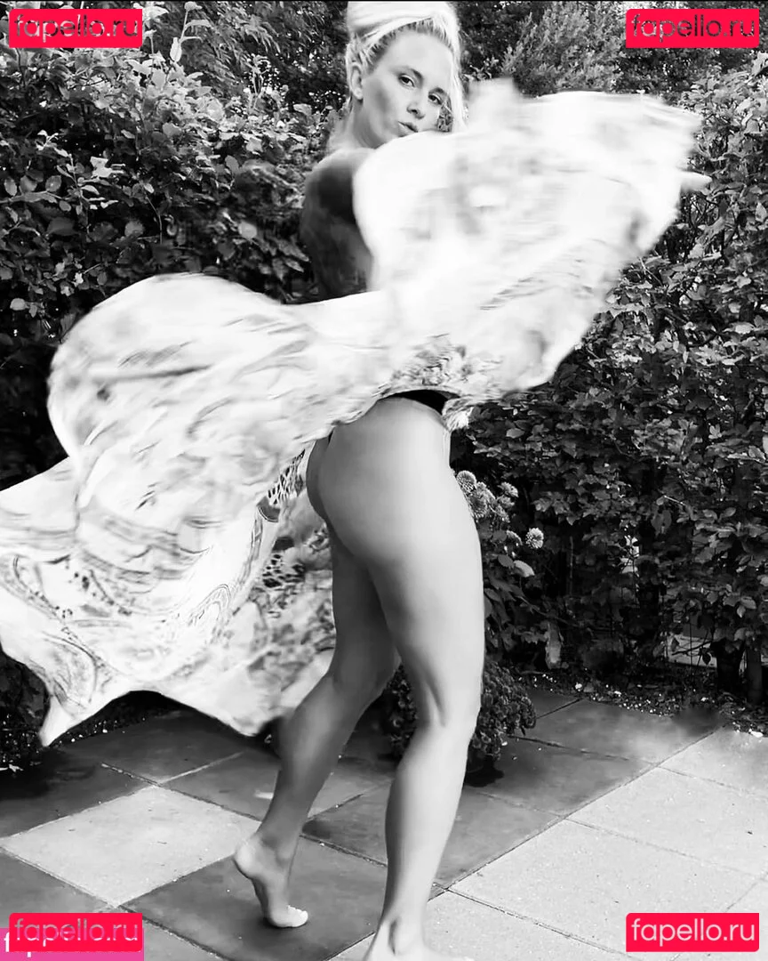 Natasha Thomsen Onlyfans Photo Gallery 