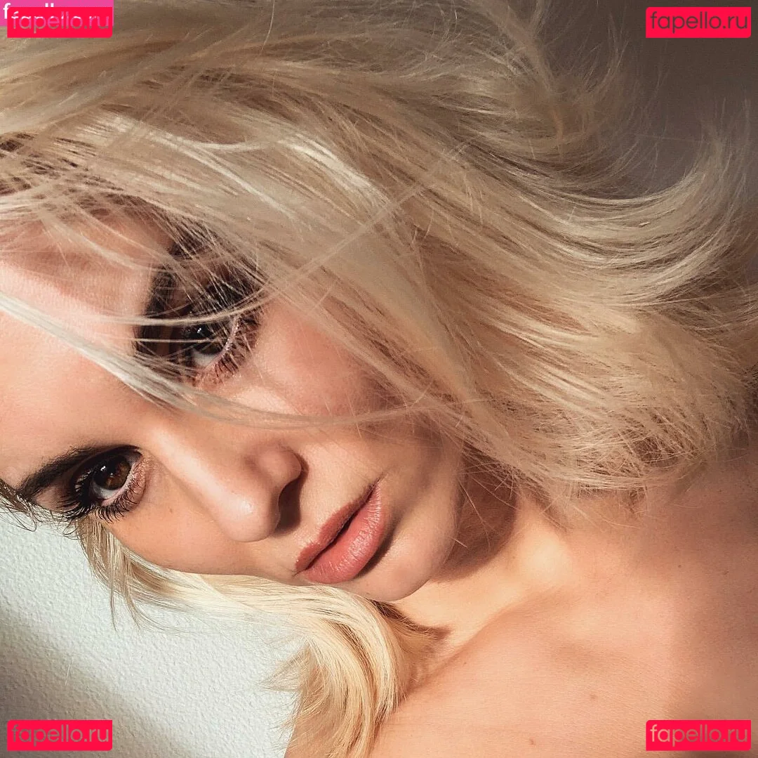 Natasha Thomsen Onlyfans Photo Gallery 