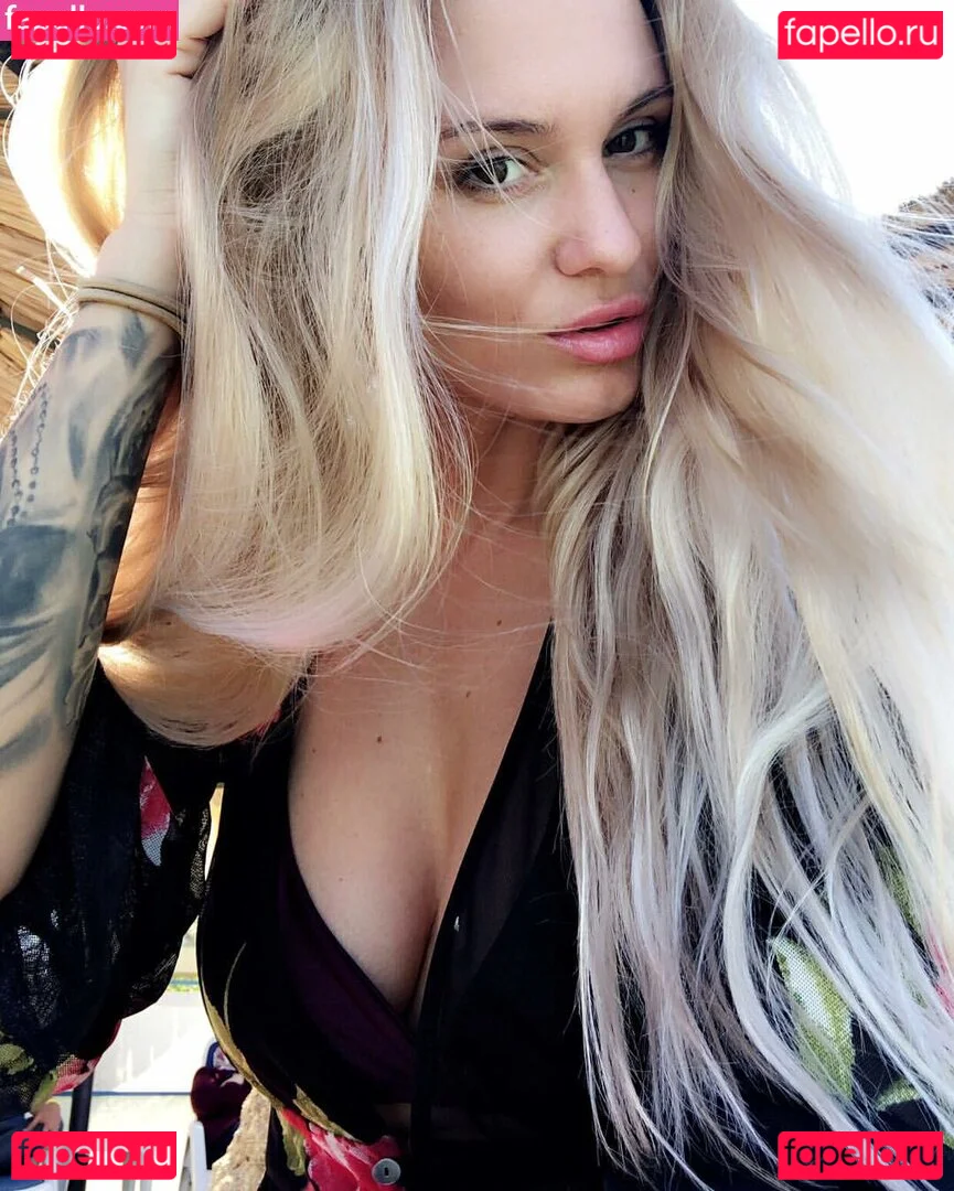 Natasha Thomsen Onlyfans Photo Gallery 