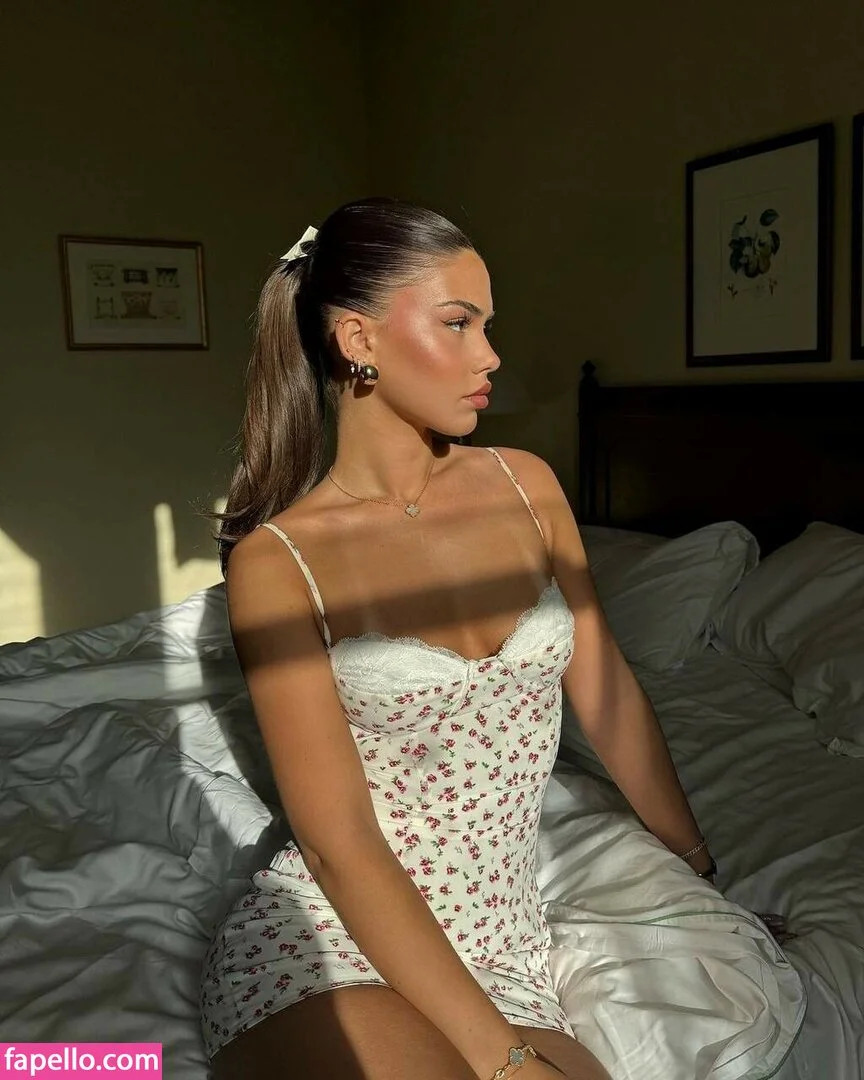 Leah Halton Onlyfans Photo Gallery 