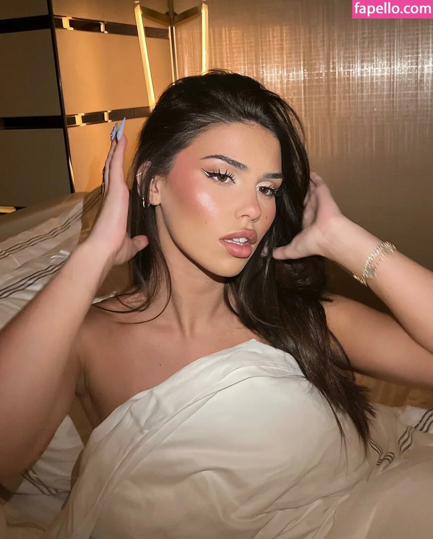 Leah Halton Onlyfans Photo Gallery 