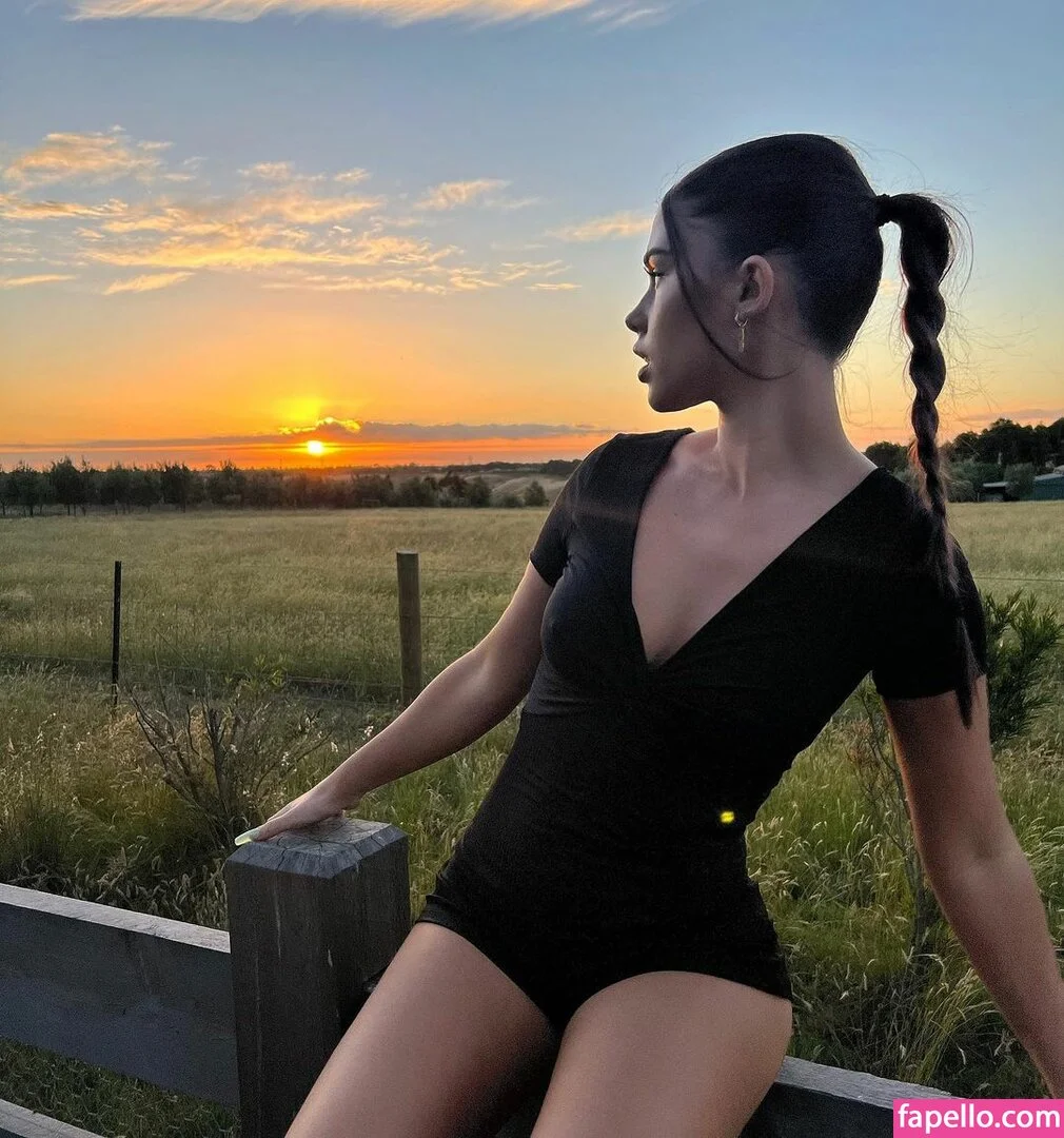 Leah Halton Onlyfans Photo Gallery 