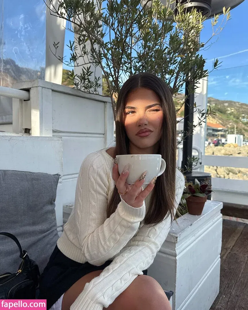 Leah Halton Onlyfans Photo Gallery 