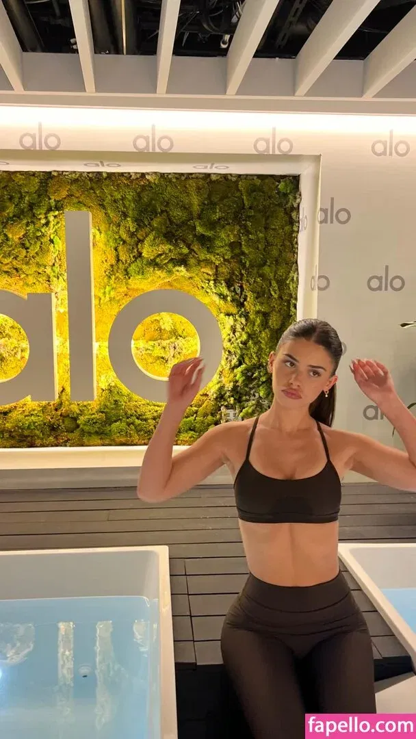 Leah Halton Onlyfans Photo Gallery 