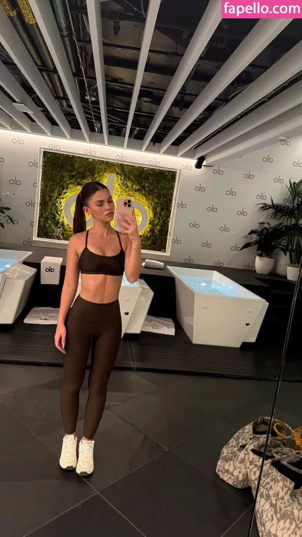 Leah Halton Onlyfans Photo Gallery 