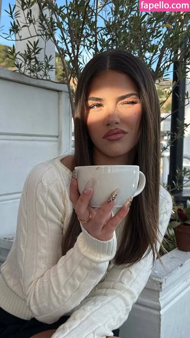 Leah Halton Onlyfans Photo Gallery 