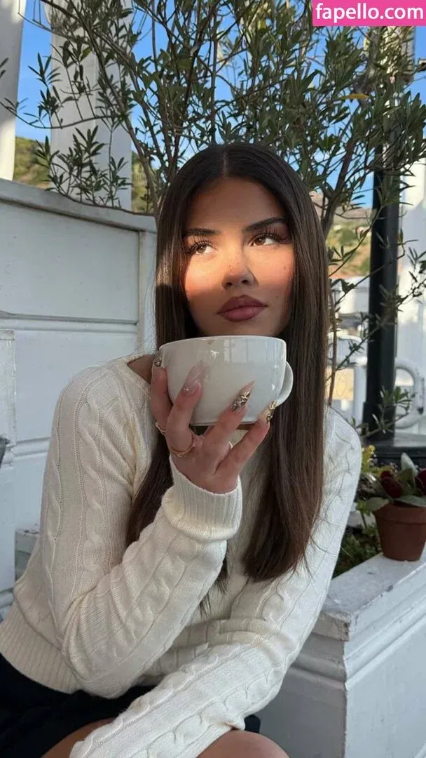 Leah Halton Onlyfans Photo Gallery 