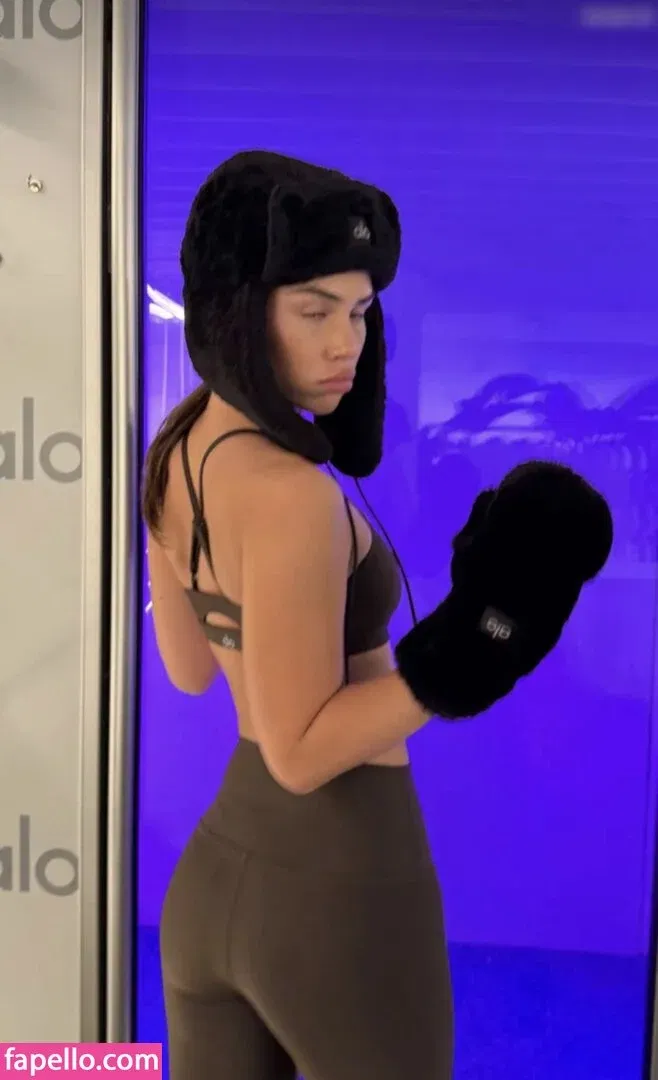 Leah Halton Onlyfans Photo Gallery 