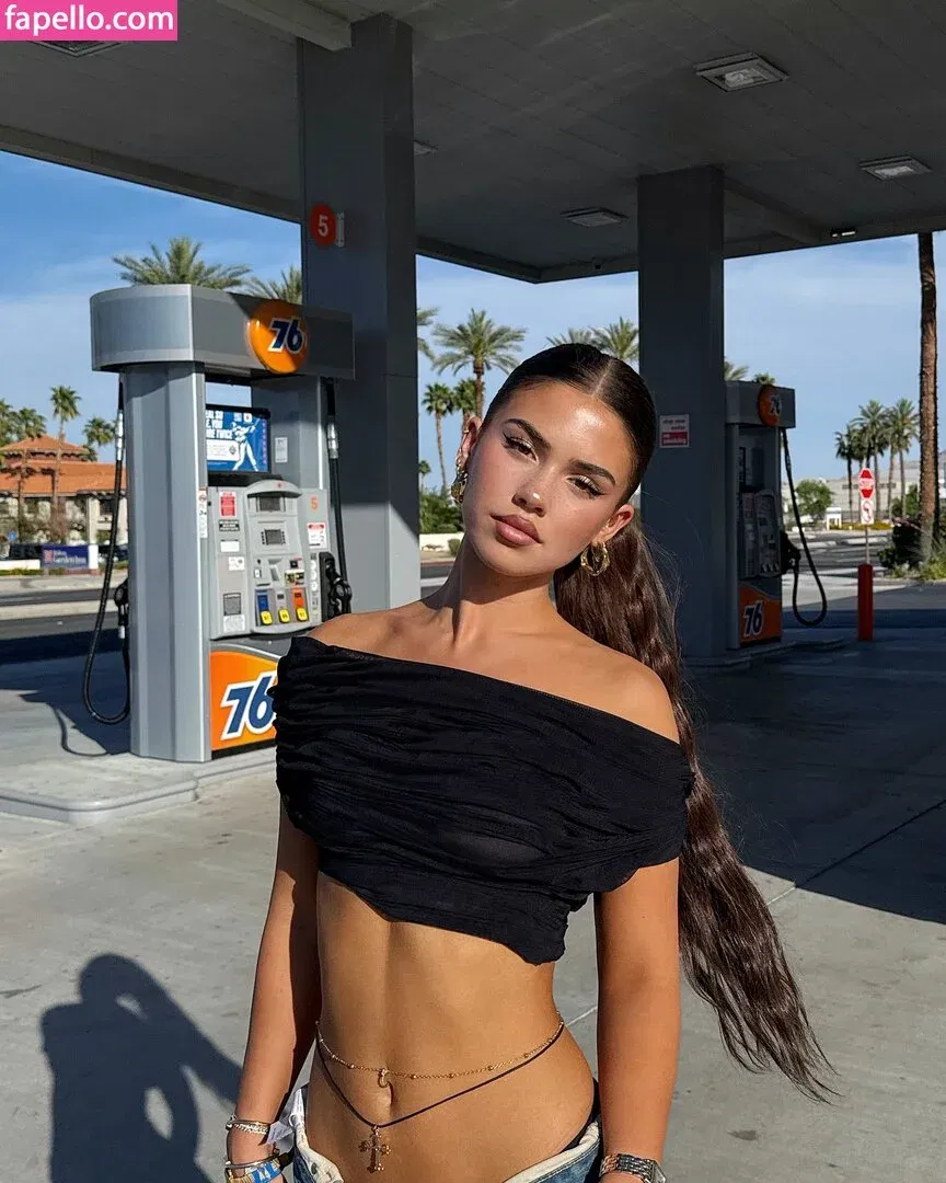 Leah Halton Onlyfans Photo Gallery 