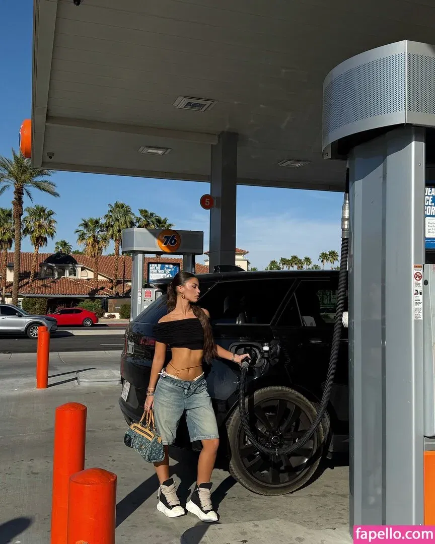 Leah Halton Onlyfans Photo Gallery 