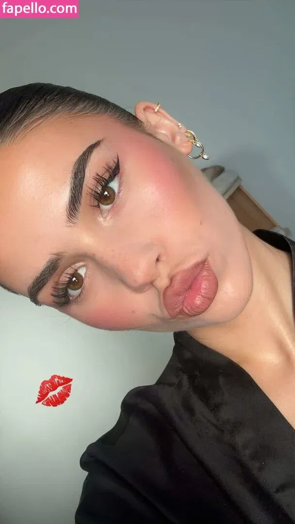 Leah Halton Onlyfans Photo Gallery 