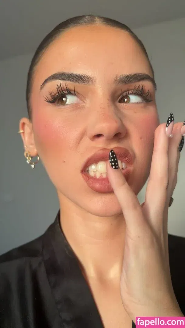 Leah Halton Onlyfans Photo Gallery 