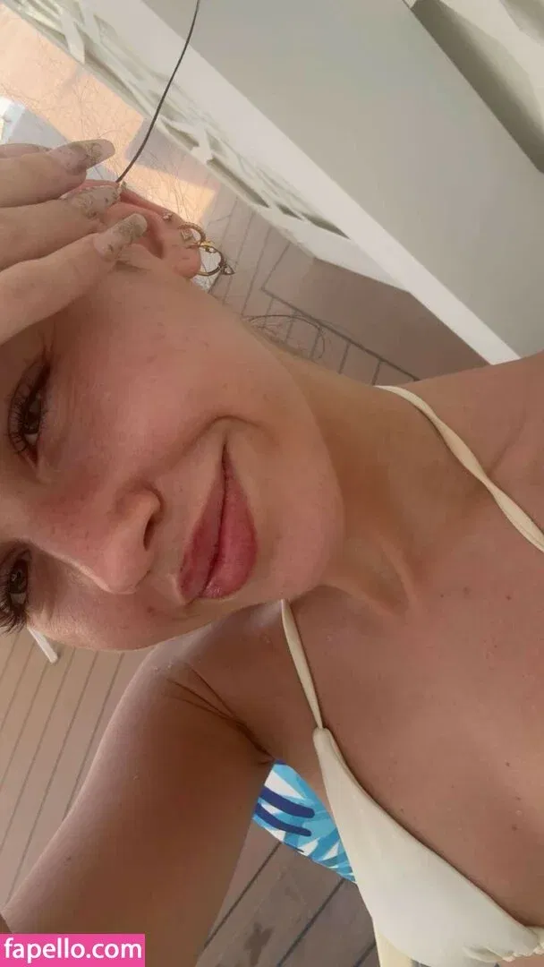 Leah Halton Onlyfans Photo Gallery 