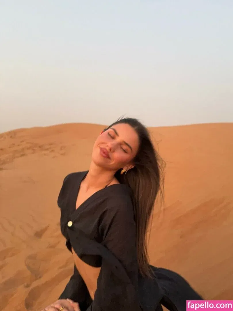 Leah Halton Onlyfans Photo Gallery 