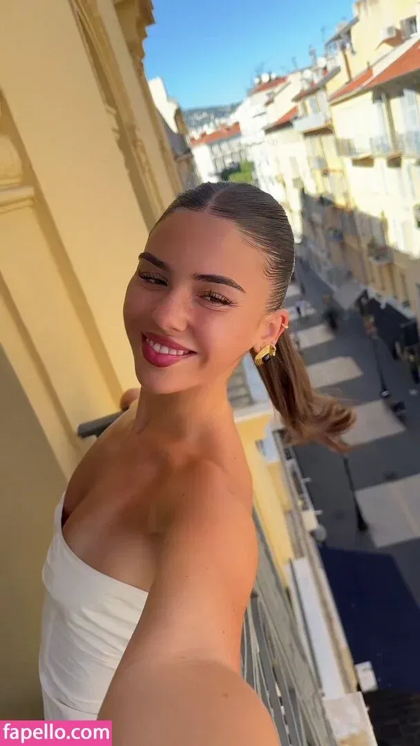 Leah Halton Onlyfans Photo Gallery 