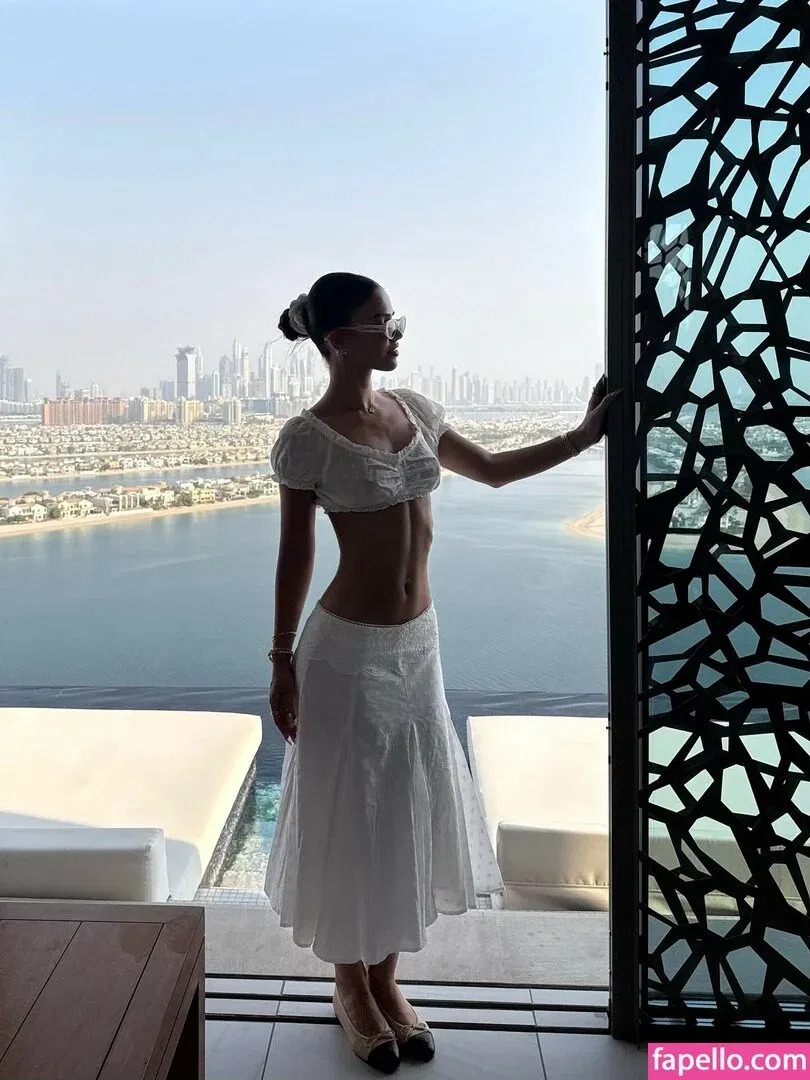 Leah Halton Onlyfans Photo Gallery 