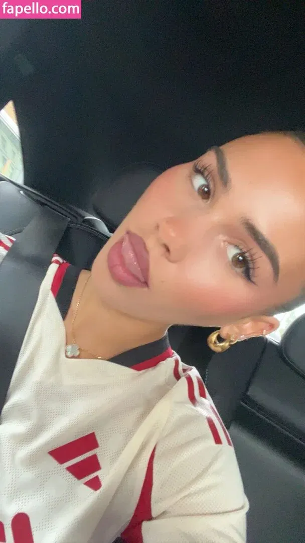 Leah Halton Onlyfans Photo Gallery 