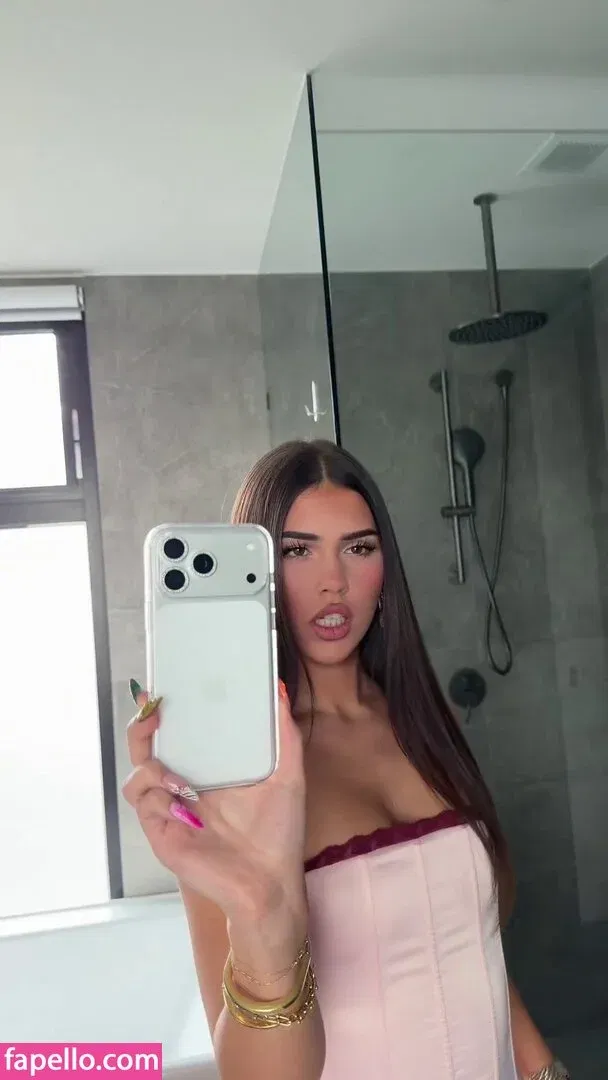 Leah Halton Onlyfans Photo Gallery 