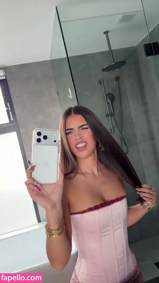 Leah Halton Onlyfans Photo Gallery 