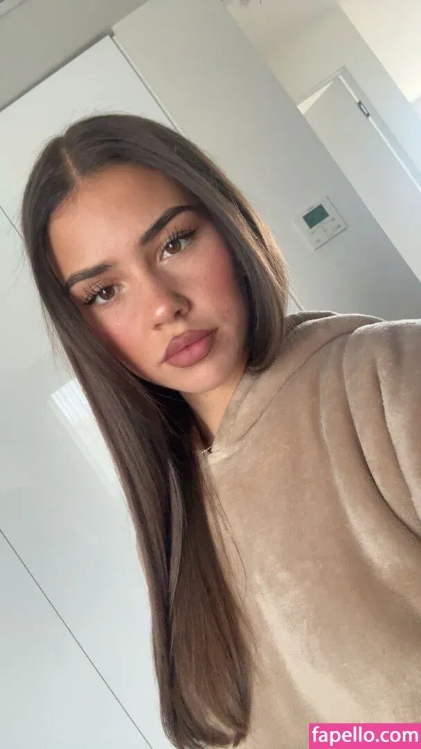 Leah Halton Onlyfans Photo Gallery 