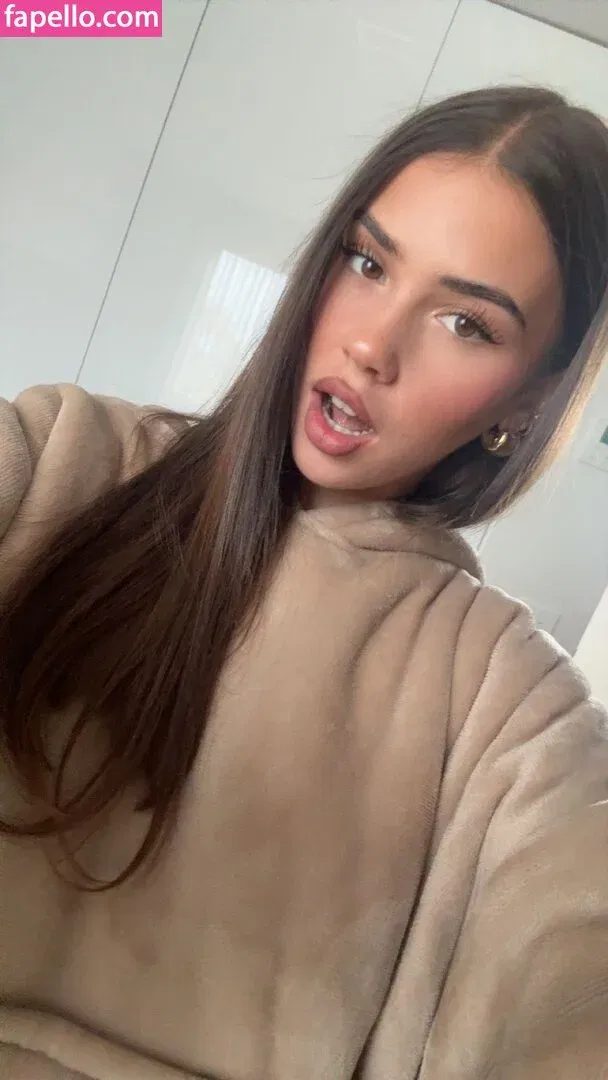 Leah Halton Onlyfans Photo Gallery 