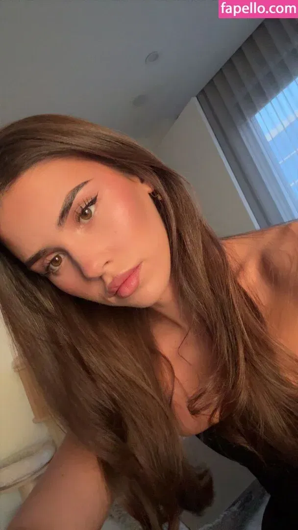 Leah Halton Onlyfans Photo Gallery 