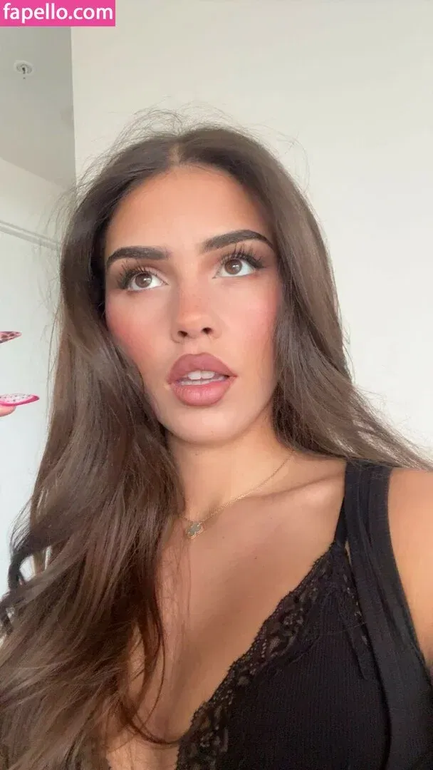 Leah Halton Onlyfans Photo Gallery 