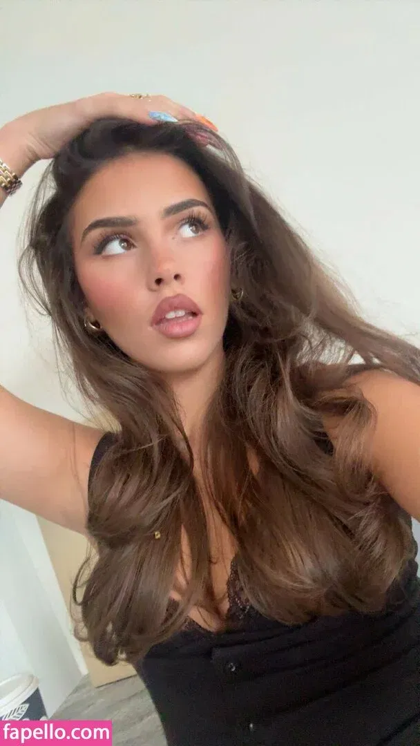 Leah Halton Onlyfans Photo Gallery 