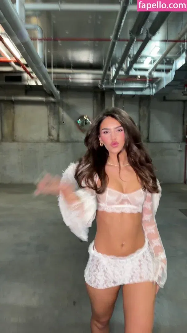 Leah Halton Onlyfans Photo Gallery 