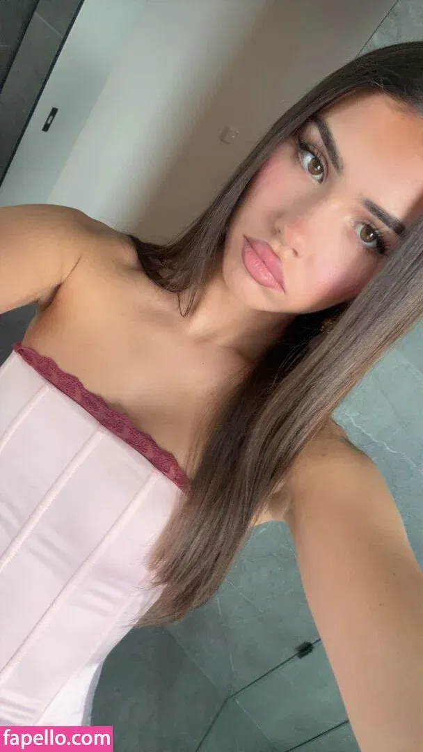 Leah Halton Onlyfans Photo Gallery 