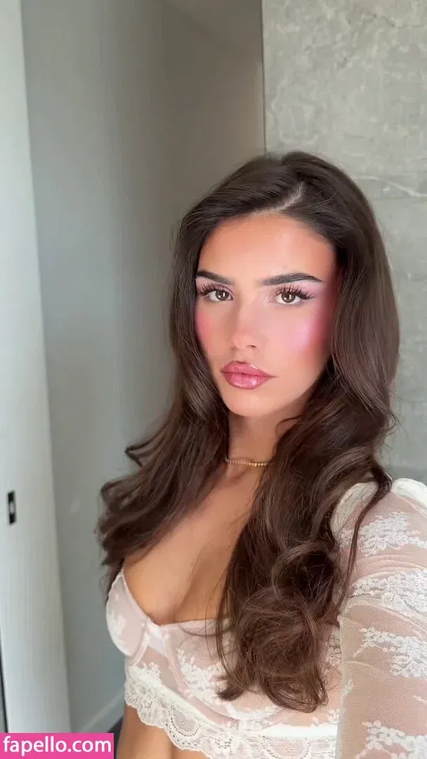 Leah Halton Onlyfans Photo Gallery 