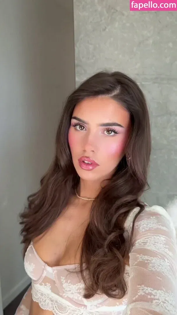 Leah Halton Onlyfans Photo Gallery 