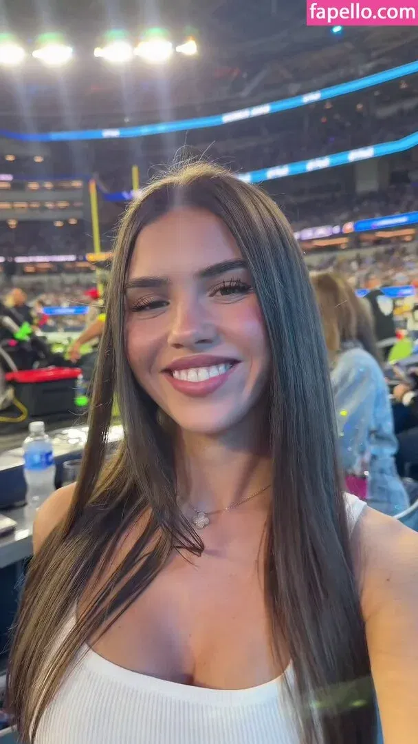 Leah Halton Onlyfans Photo Gallery 