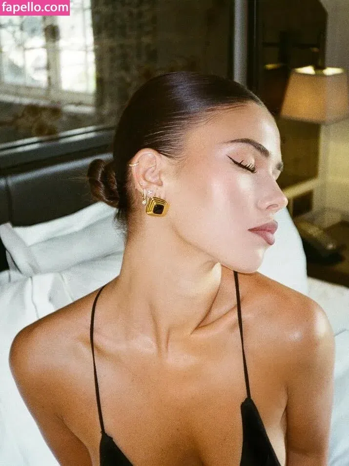 Leah Halton Onlyfans Photo Gallery 