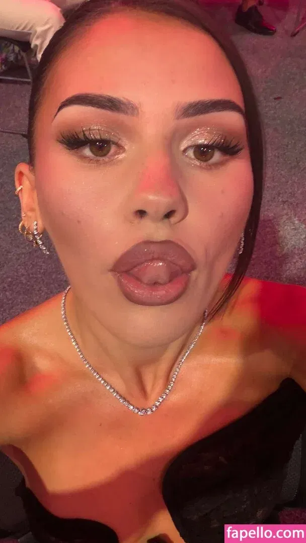 Leah Halton Onlyfans Photo Gallery 