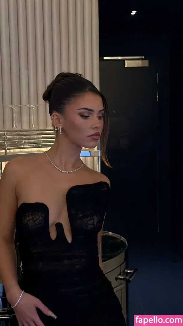 Leah Halton Onlyfans Photo Gallery 