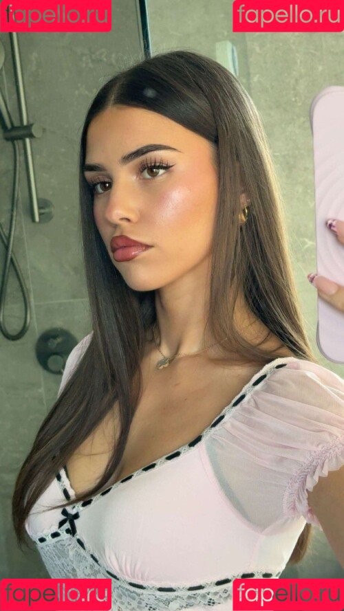 Leah Halton Onlyfans Photo Gallery 