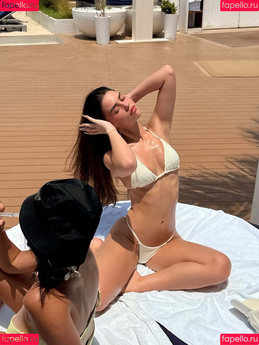 Leah Halton Onlyfans Photo Gallery 