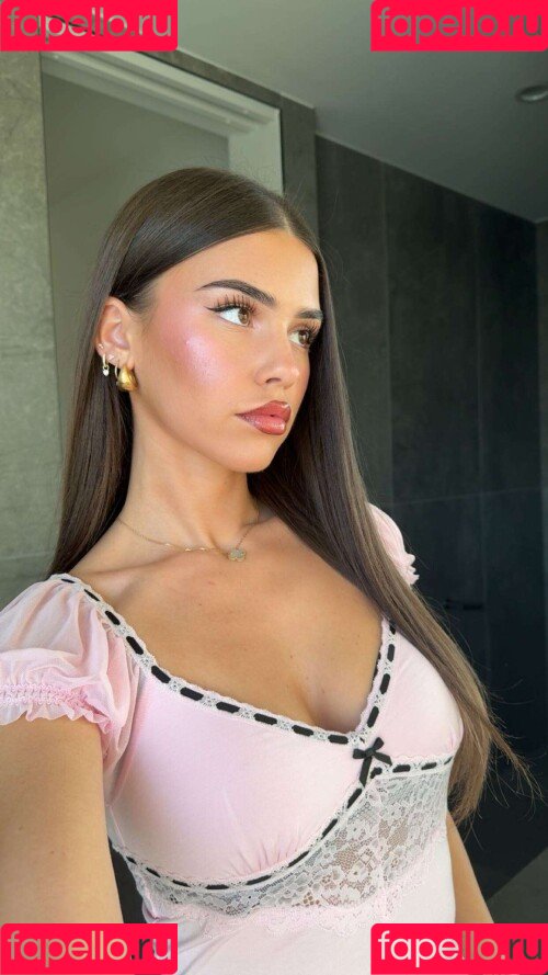 Leah Halton Onlyfans Photo Gallery 