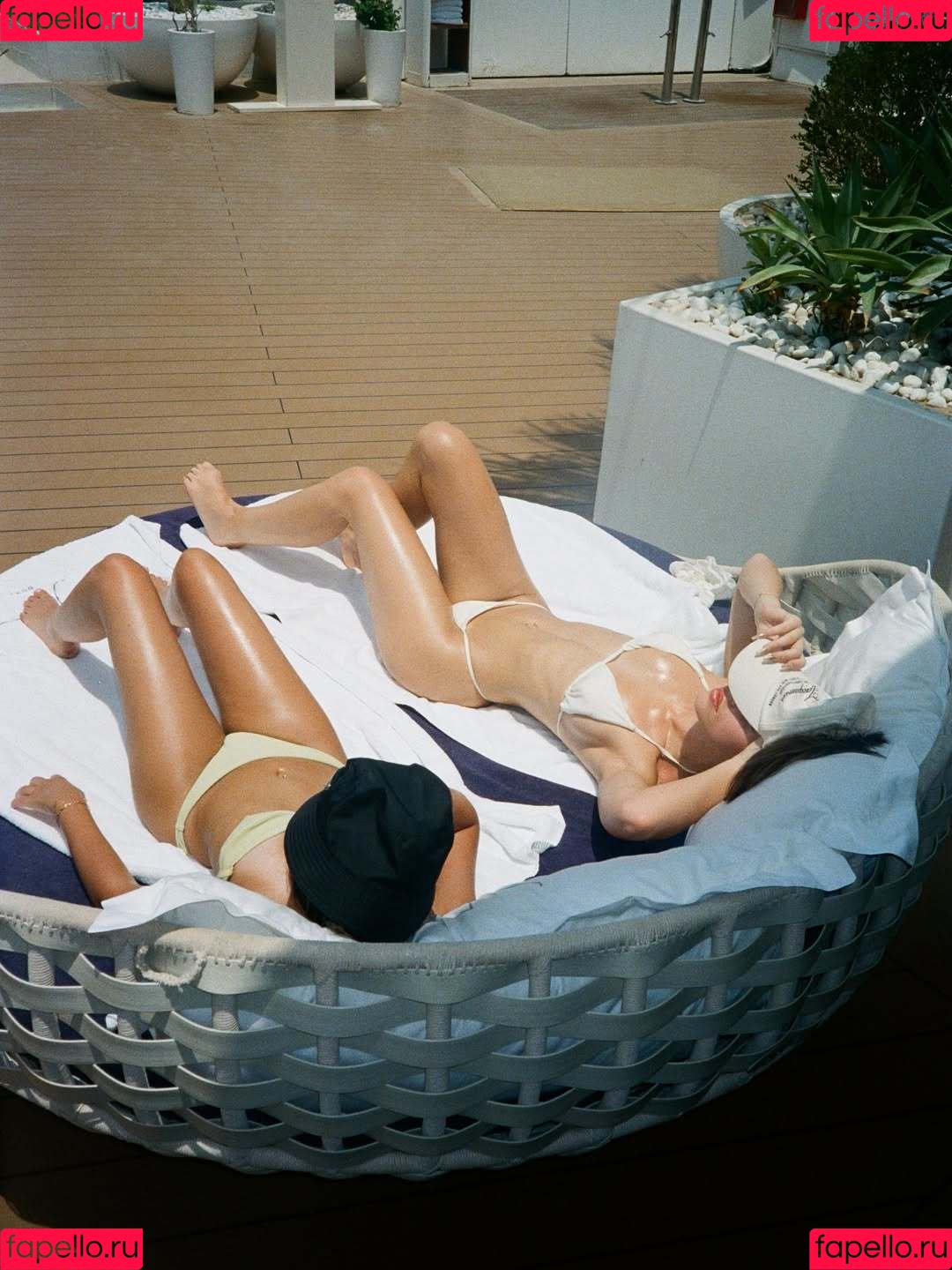 Leah Halton Onlyfans Photo Gallery 