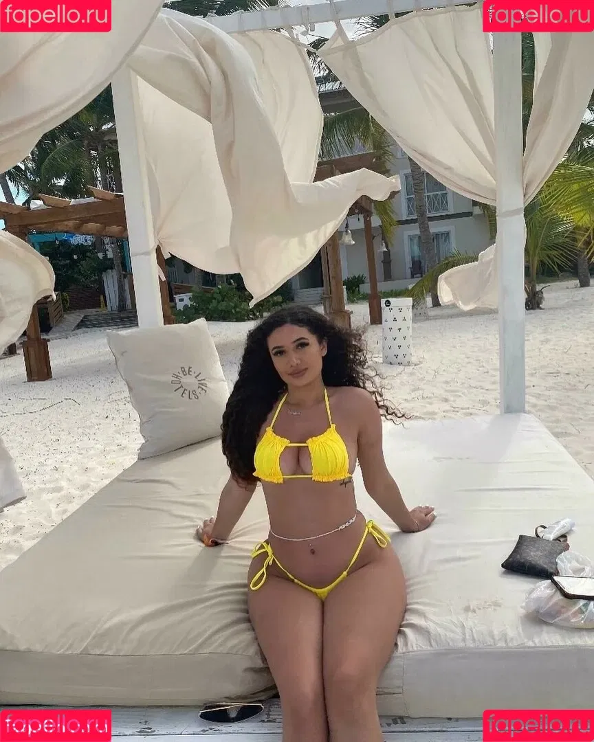 Christina April Amaral Onlyfans Photo Gallery 
