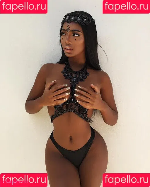 Monifa Jansen Onlyfans Photo Gallery 