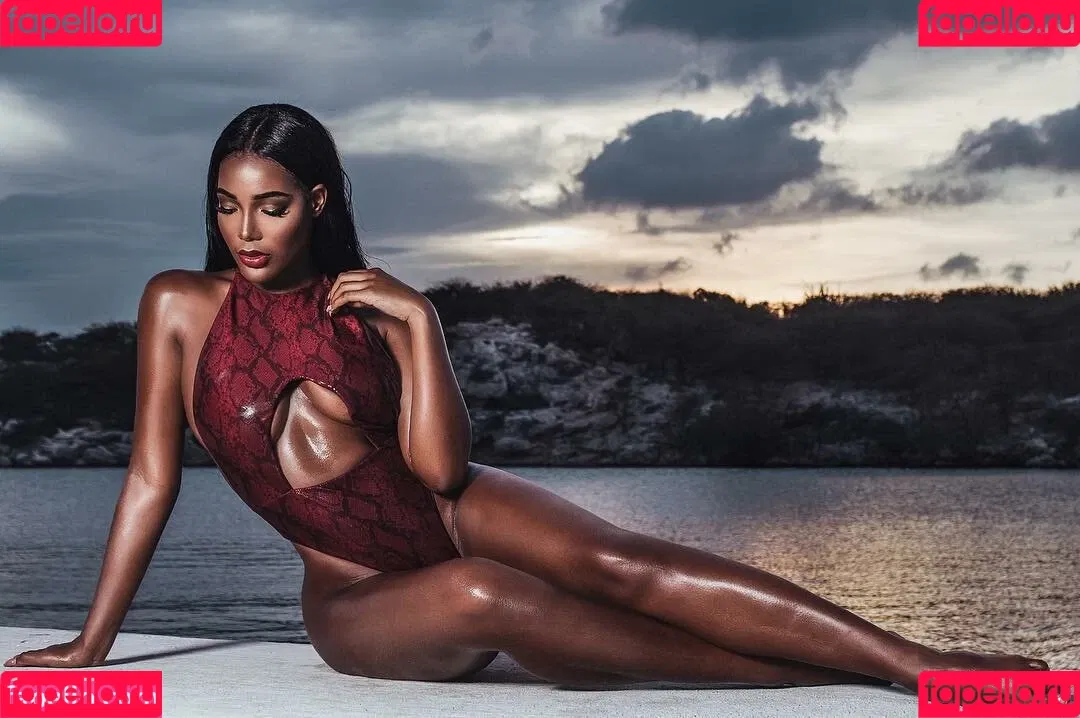 Monifa Jansen Onlyfans Photo Gallery 