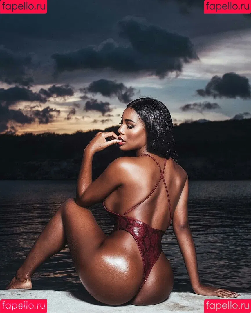 Monifa Jansen Onlyfans Photo Gallery 