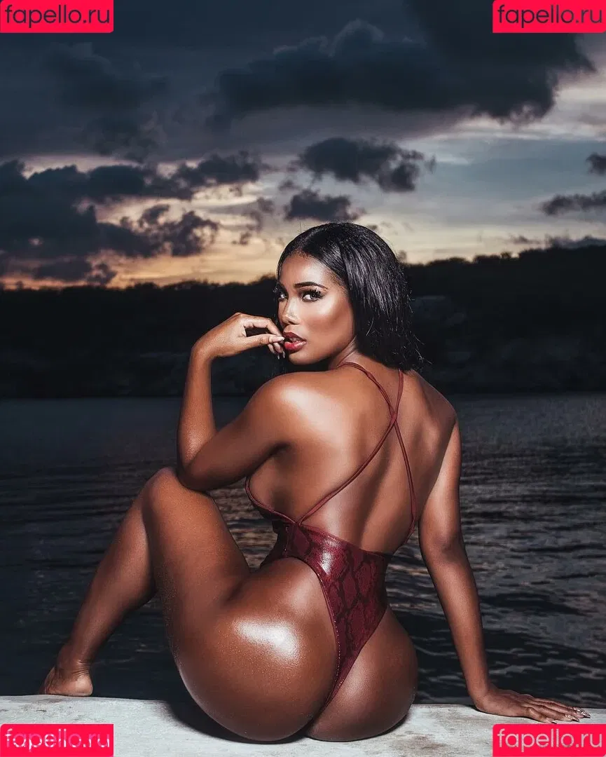 Monifa Jansen Onlyfans Photo Gallery 