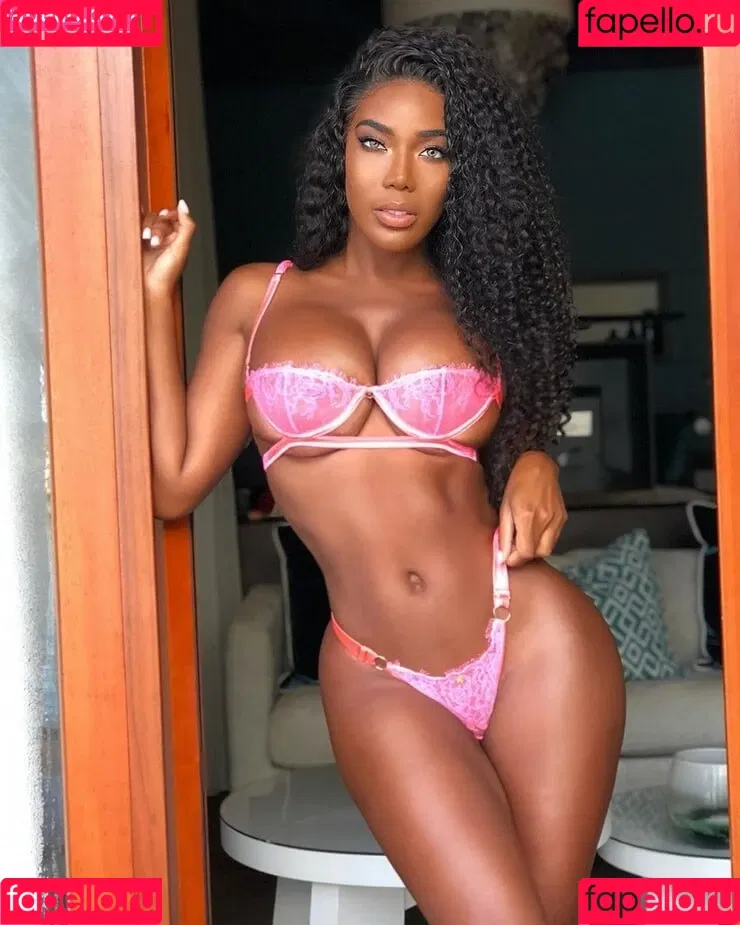 Monifa Jansen Onlyfans Photo Gallery 