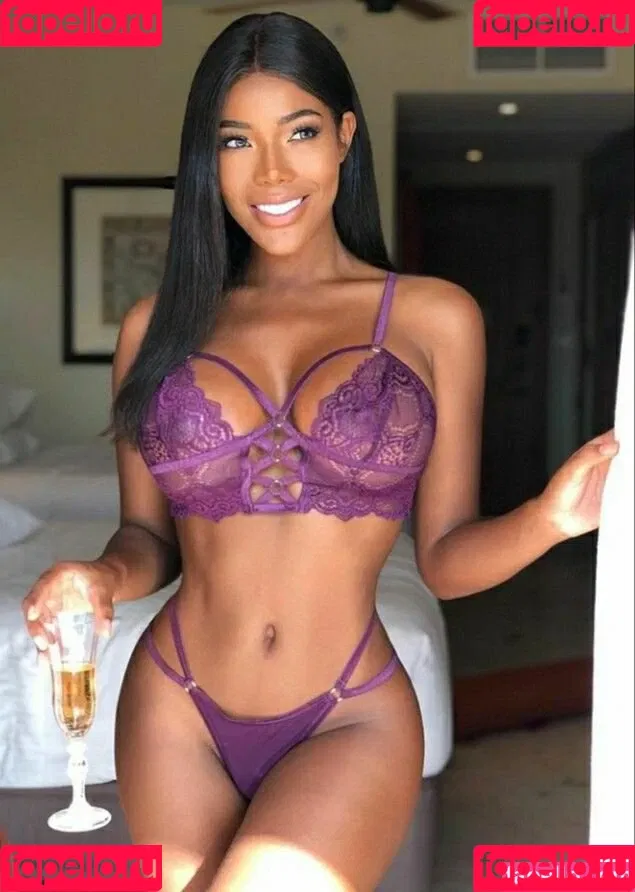 Monifa Jansen Onlyfans Photo Gallery 
